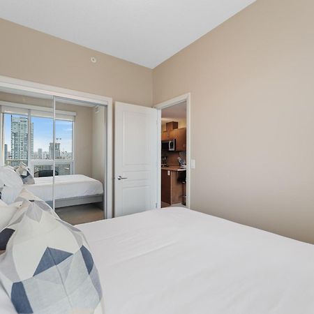 Heart Of Downtown Calgary Spacious Luxury Condo With Stunning Views And Premium Amenities المظهر الخارجي الصورة