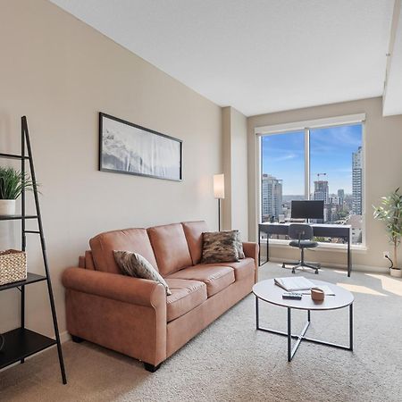 Heart Of Downtown Calgary Spacious Luxury Condo With Stunning Views And Premium Amenities المظهر الخارجي الصورة