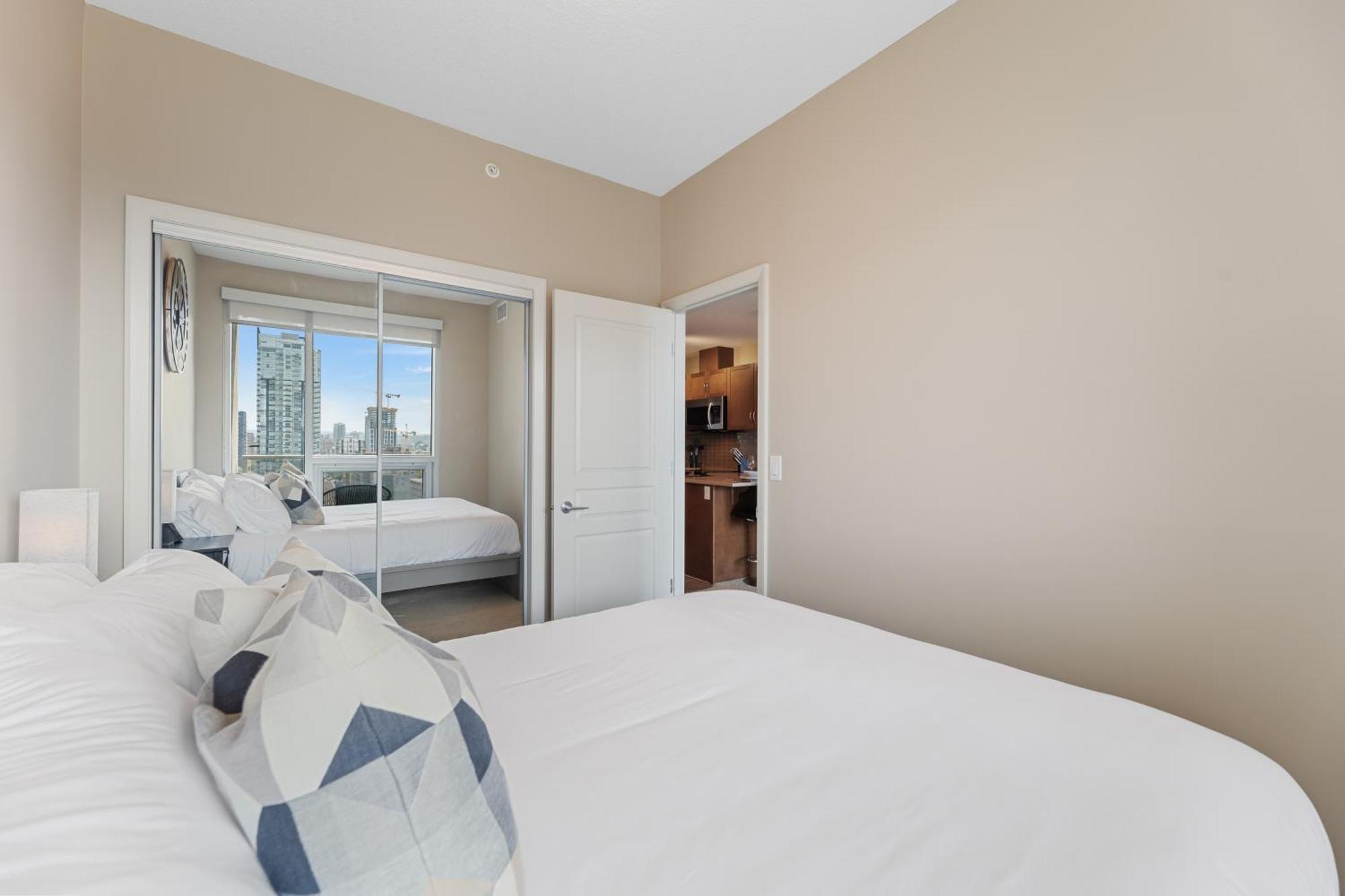Heart Of Downtown Calgary Spacious Luxury Condo With Stunning Views And Premium Amenities المظهر الخارجي الصورة