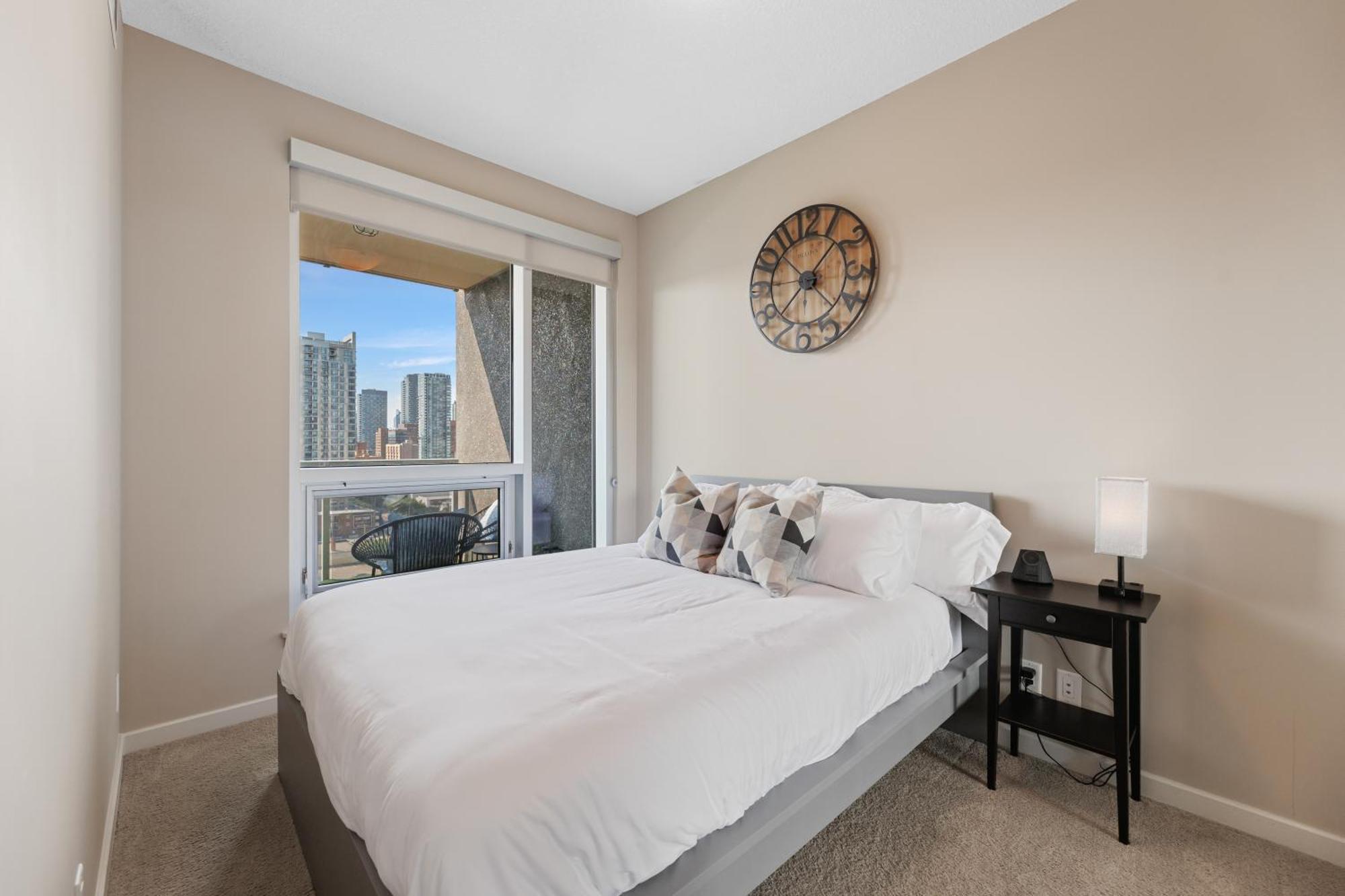 Heart Of Downtown Calgary Spacious Luxury Condo With Stunning Views And Premium Amenities المظهر الخارجي الصورة