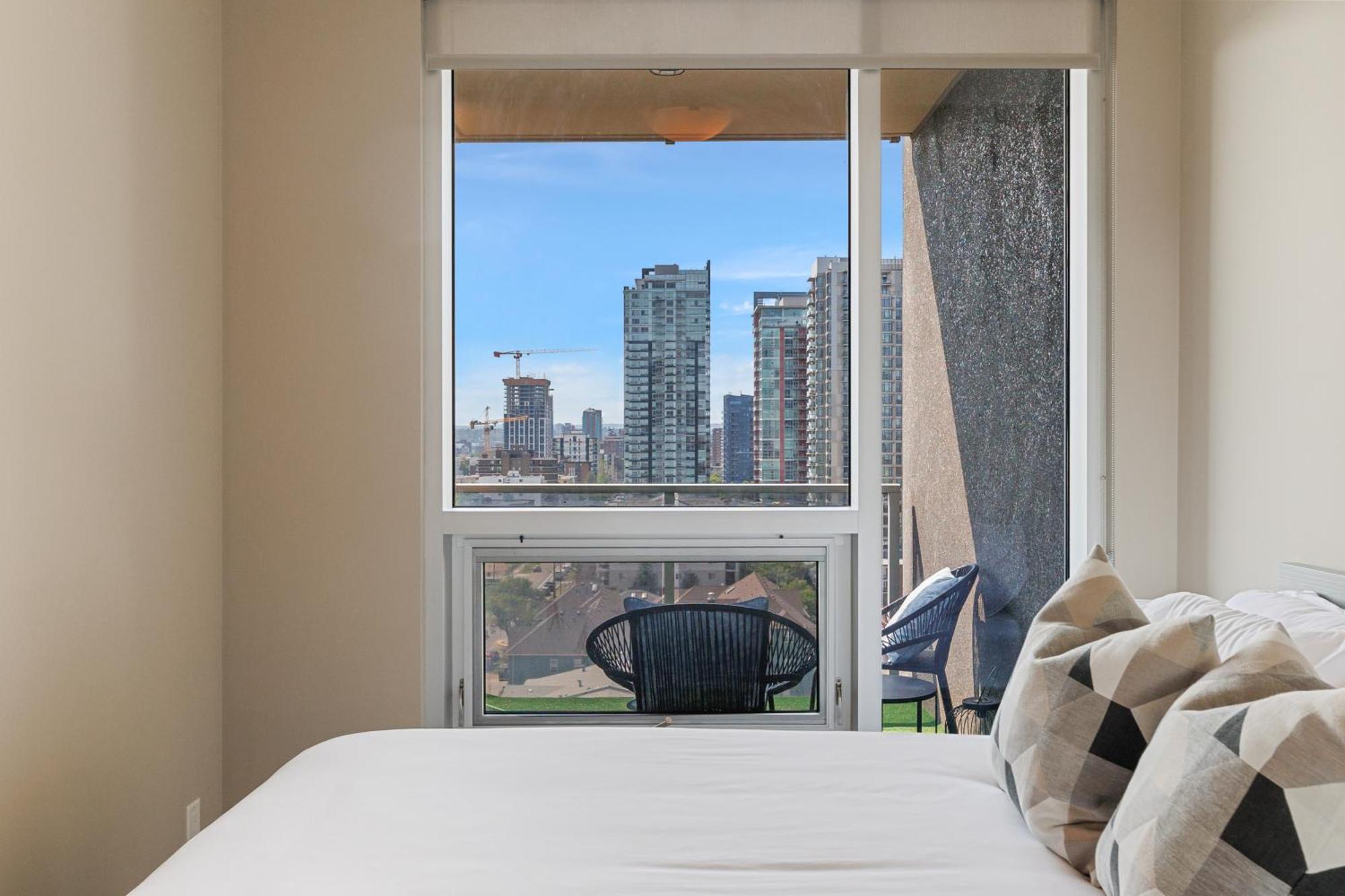 Heart Of Downtown Calgary Spacious Luxury Condo With Stunning Views And Premium Amenities المظهر الخارجي الصورة