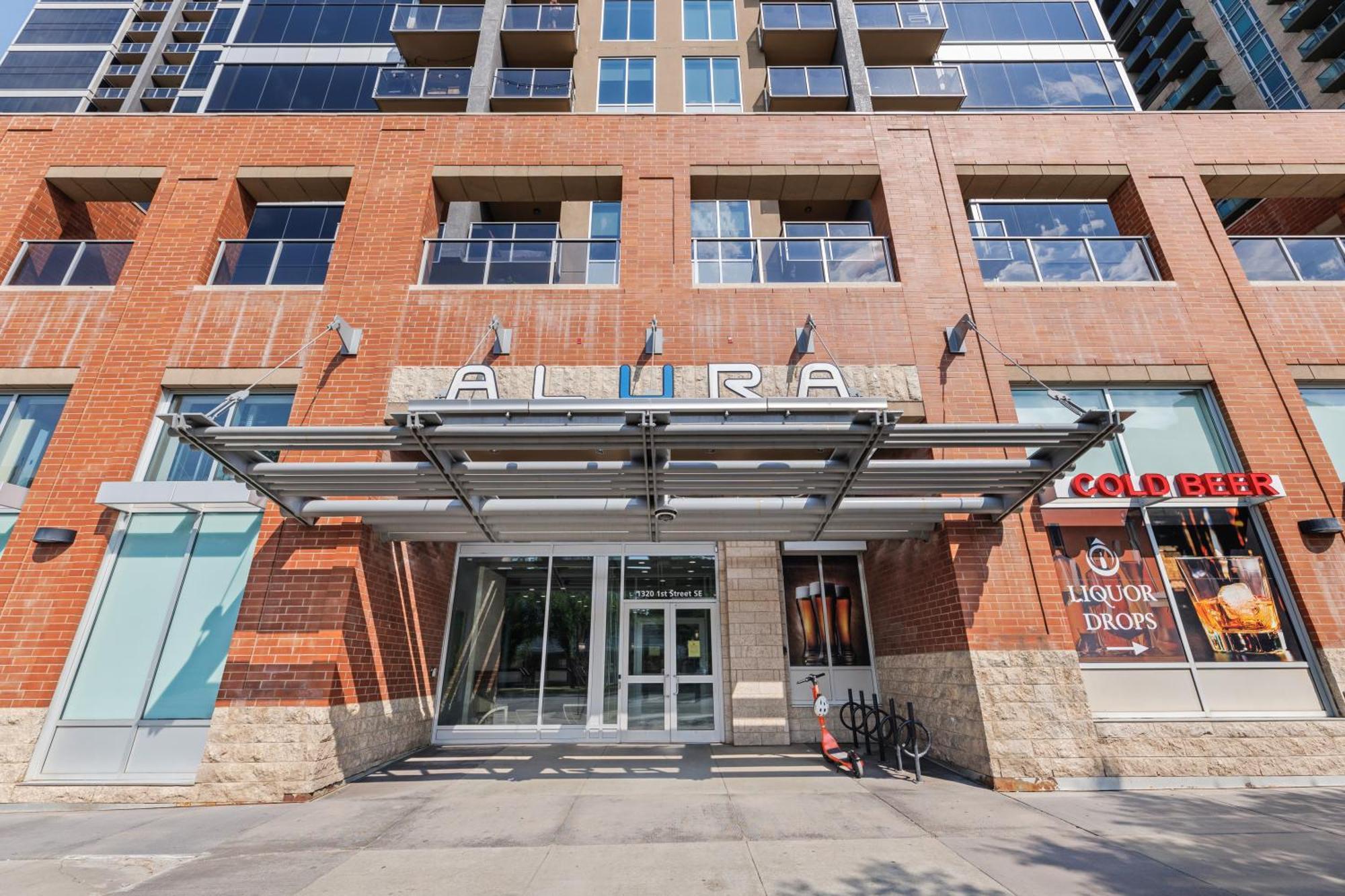 Heart Of Downtown Calgary Spacious Luxury Condo With Stunning Views And Premium Amenities المظهر الخارجي الصورة