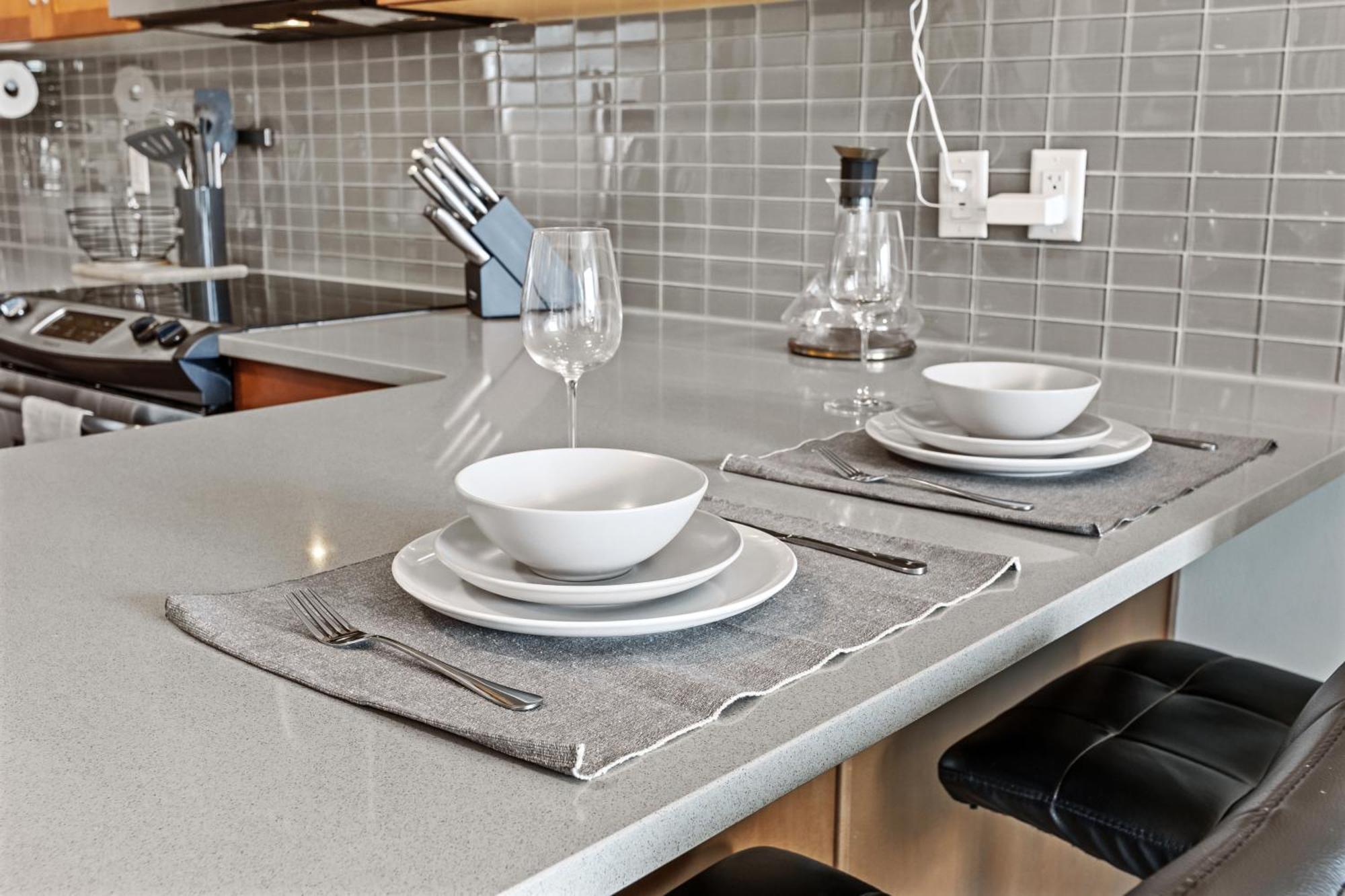 Heart Of Downtown Calgary Spacious Luxury Condo With Stunning Views And Premium Amenities المظهر الخارجي الصورة